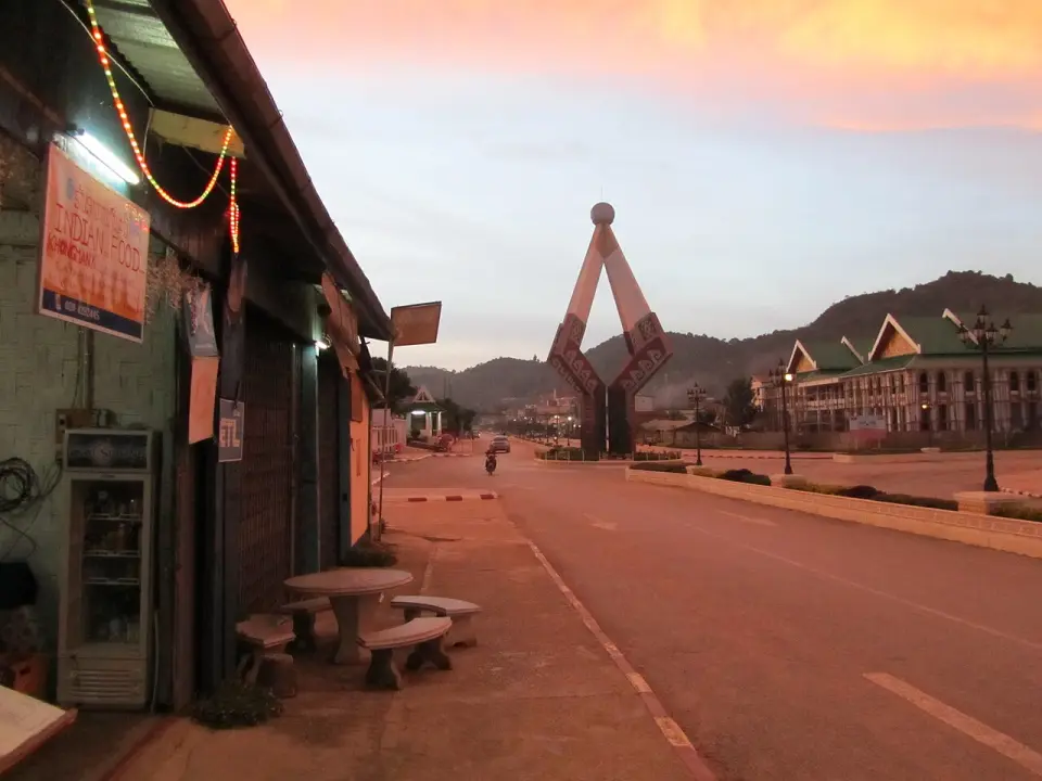 Sam Neua market