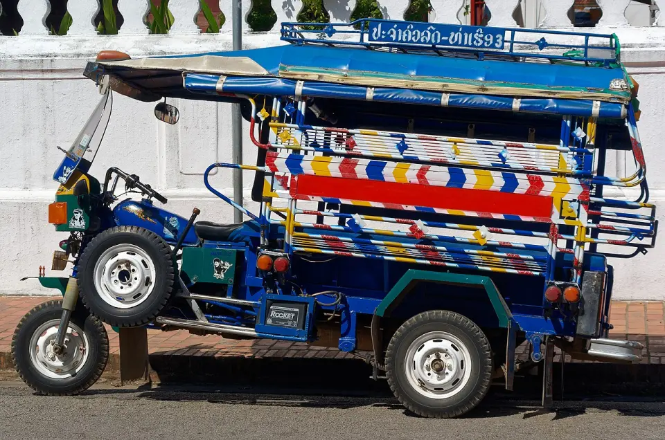 Tuk-tuks