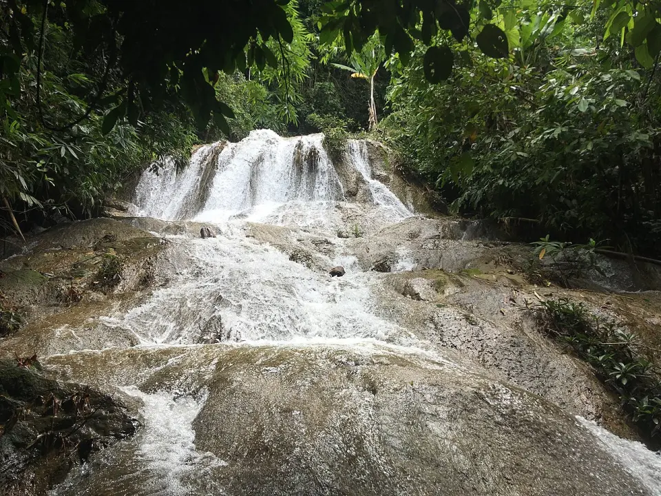 100 Waterfalls trek