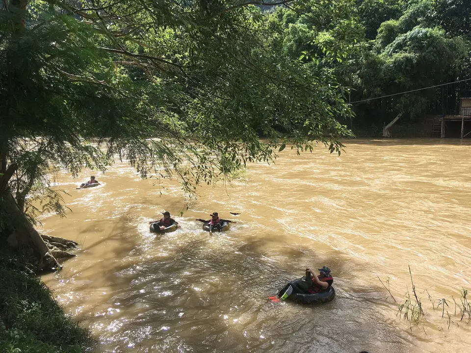 Tubing & kayaking the Nam Song